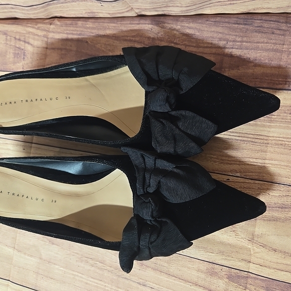 Zara Elegant Black Heels with Bow Detail - Picture 1 of 7